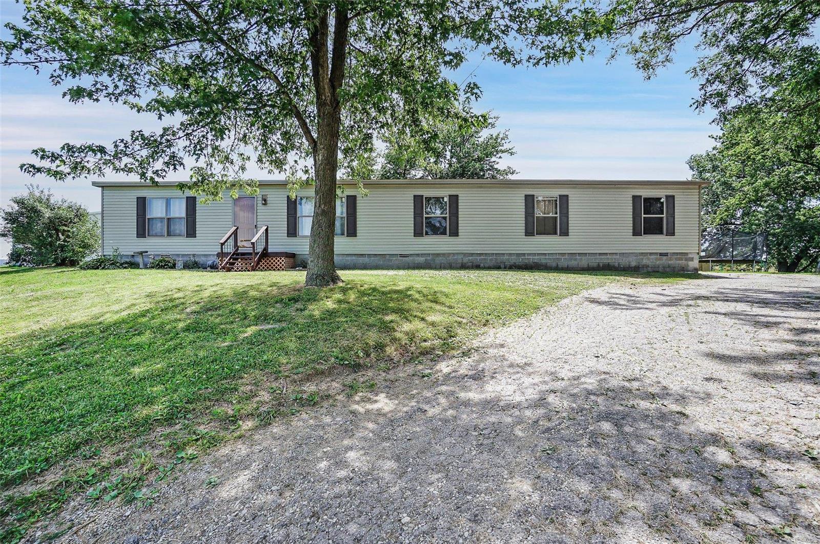 10179 Piasa Road Medora, IL 62063 - Photo 3 of 49