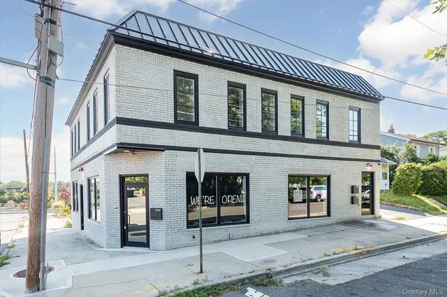 $3,950 | 270 Garden Street, Unit B, Roslyn Heights, NY 11577