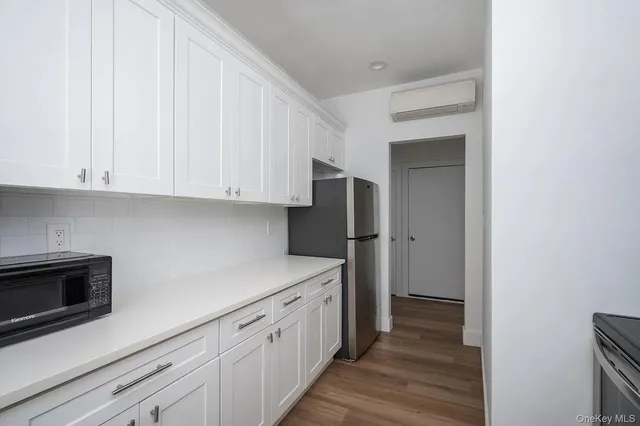 $3,500 | 270 Garden Street, Unit B, Roslyn Heights, NY 11577