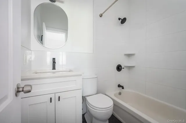 $3,500 | 270 Garden Street, Unit B, Roslyn Heights, NY 11577