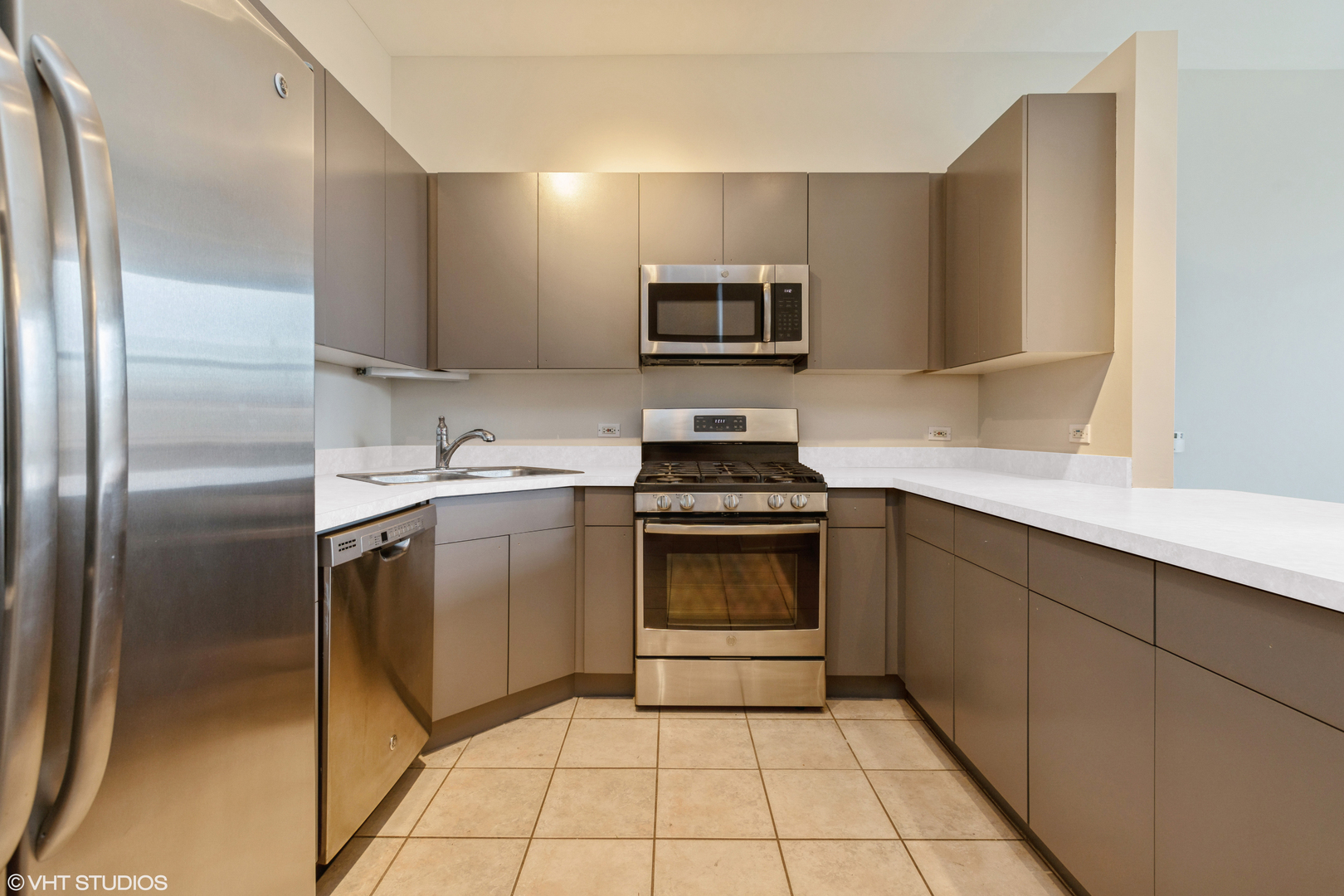 15 South Throop Street, Unit 402 Chicago, IL 60607 - Photo 8 of 17