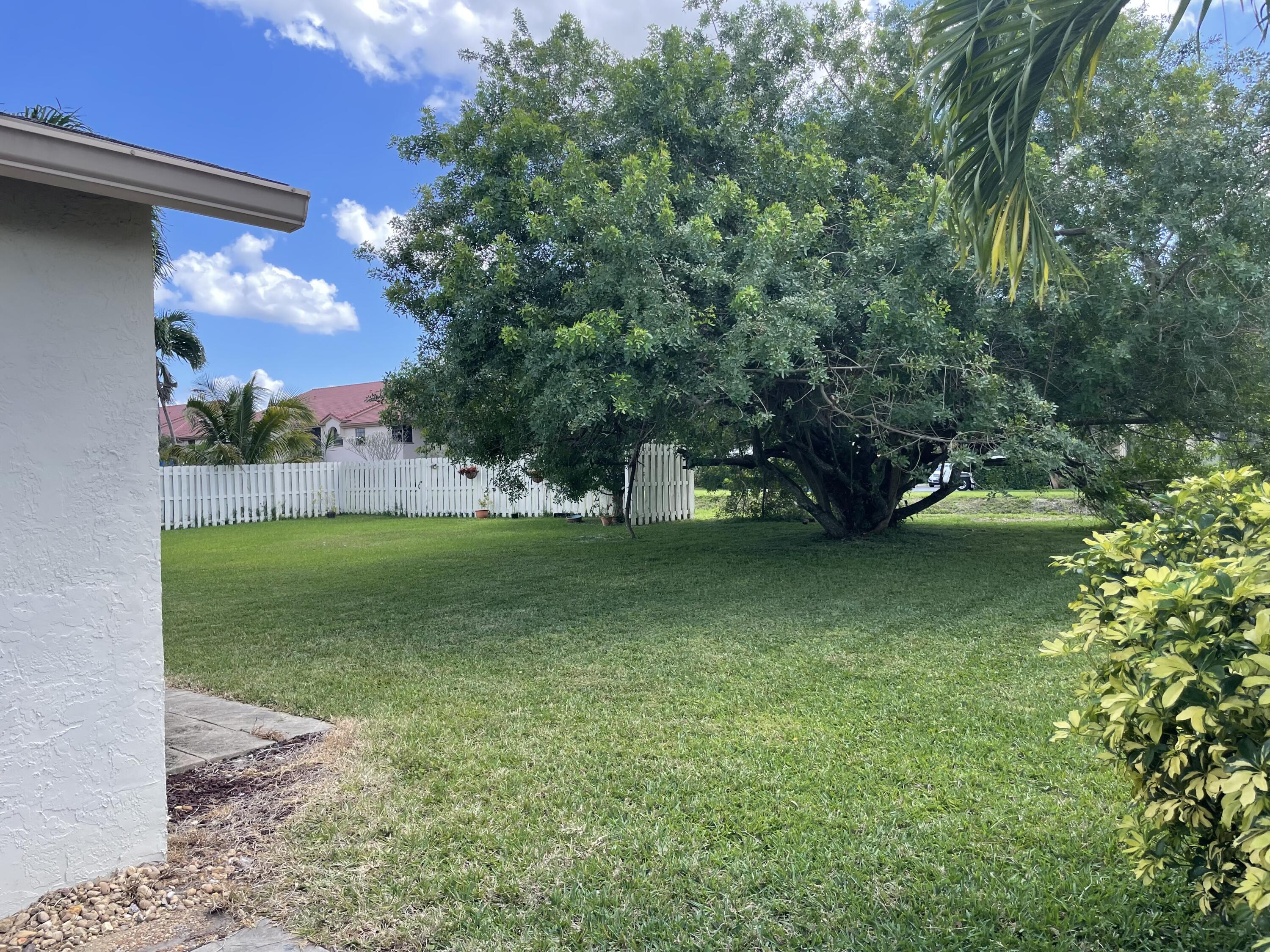 5312 Minto Road Boynton Beach, FL 33472 - Photo 9 of 13 Back yard