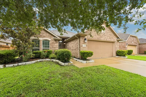 $355,000 | 1521 Bluestone Edge Lane, Pearland, TX 77089
