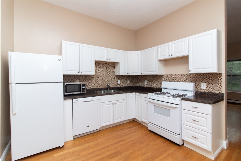 40 Cedar Street, Unit 2 Boston, MA 02119 - Photo 3 of 20