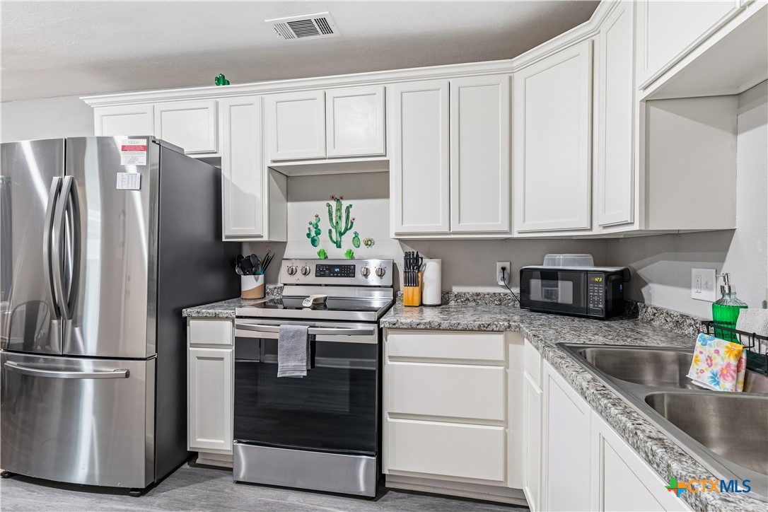 108 West Kathey Road Harker Heights, TX 76548 - Photo 15 of 36 Kitchen