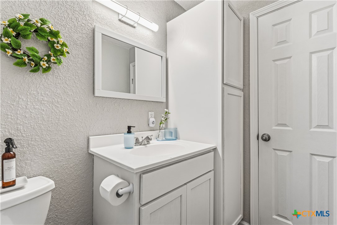 108 West Kathey Road Harker Heights, TX 76548 - Photo 29 of 36 Bathroom