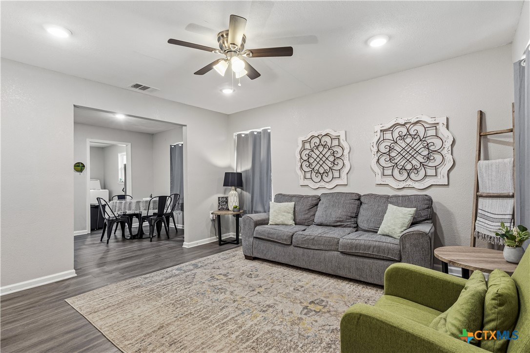 108 West Kathey Road Harker Heights, TX 76548 - Photo 6 of 36 Living Room