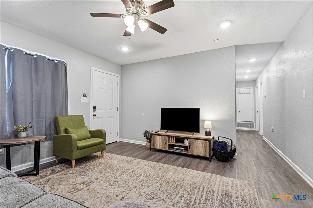 108 West Kathey Road Harker Heights, TX 76548 - Photo 7 of 36 Living room