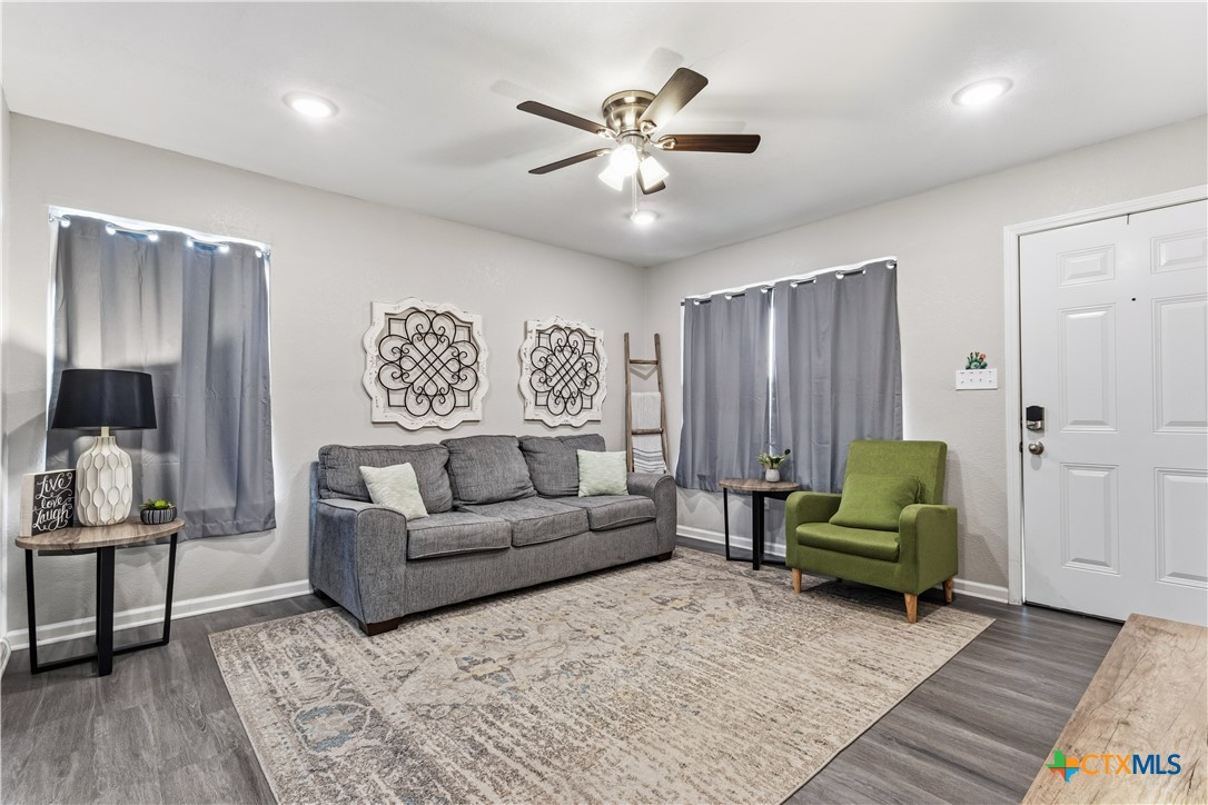 108 West Kathey Road Harker Heights, TX 76548 - Photo 8 of 36 Living room