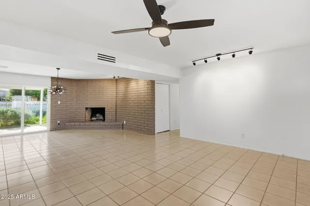 $2,400 | 1321 East Townley Avenue, Phoenix, AZ 85020