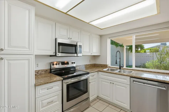 $2,400 | 1321 East Townley Avenue, Phoenix, AZ 85020