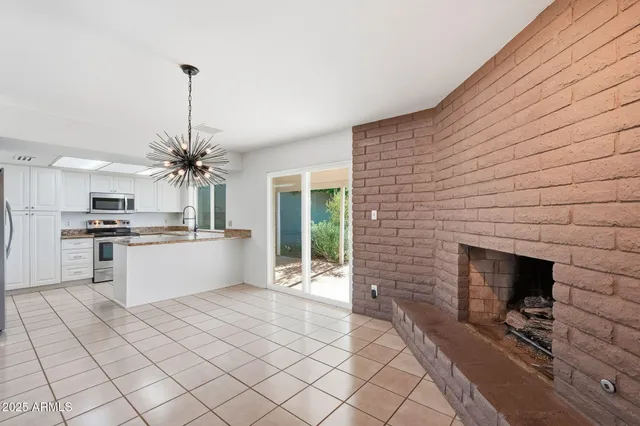 $2,400 | 1321 East Townley Avenue, Phoenix, AZ 85020