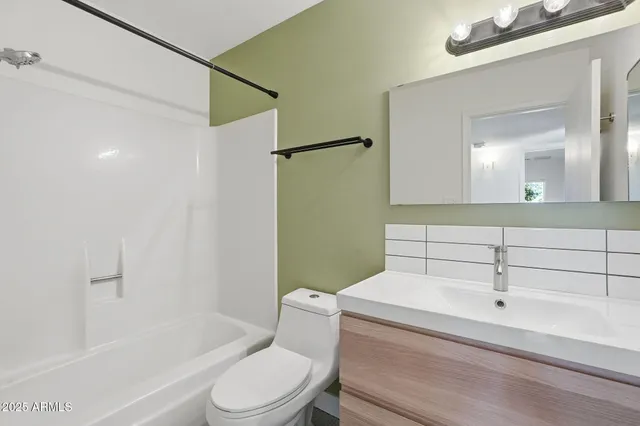 $2,400 | 1321 East Townley Avenue, Phoenix, AZ 85020