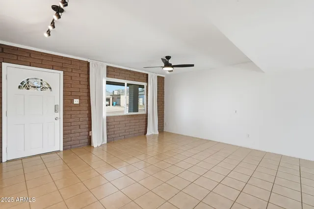 $2,400 | 1321 East Townley Avenue, Phoenix, AZ 85020