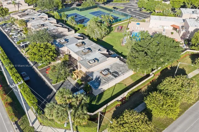 $3,250 | 1017 Northwest 124th Avenue, Unit 1017, Pembroke Pines, FL 33026