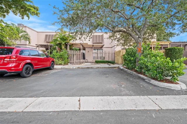 $3,250 | 1017 Northwest 124th Avenue, Unit 1017, Pembroke Pines, FL 33026