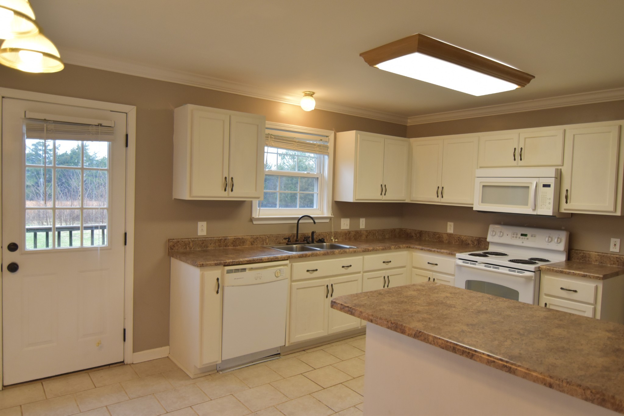 242 Zachary Road Lebanon, TN 37090 - Photo 3 of 30 Gallery Image 3