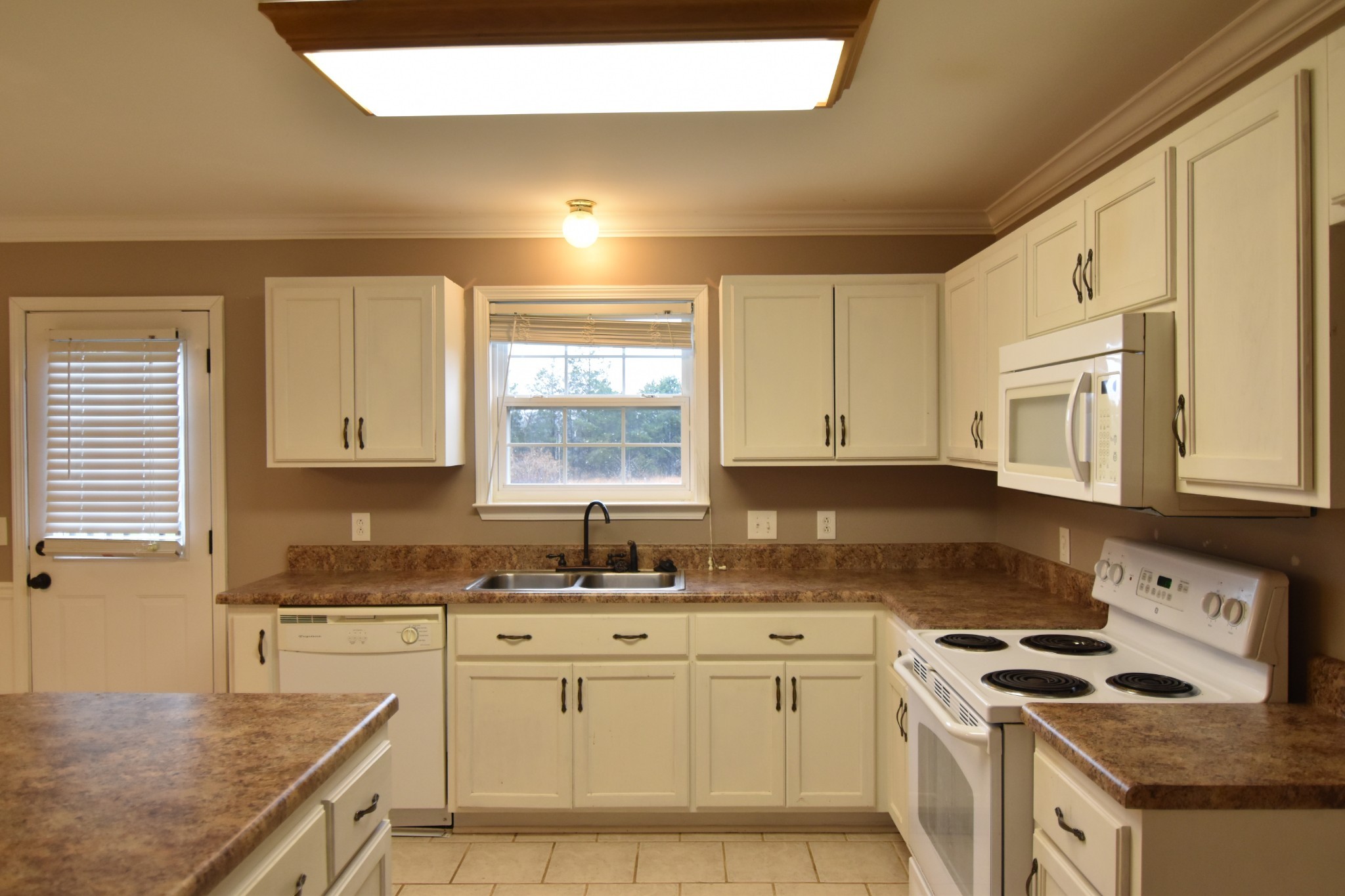 242 Zachary Road Lebanon, TN 37090 - Photo 4 of 30 Gallery Image 4