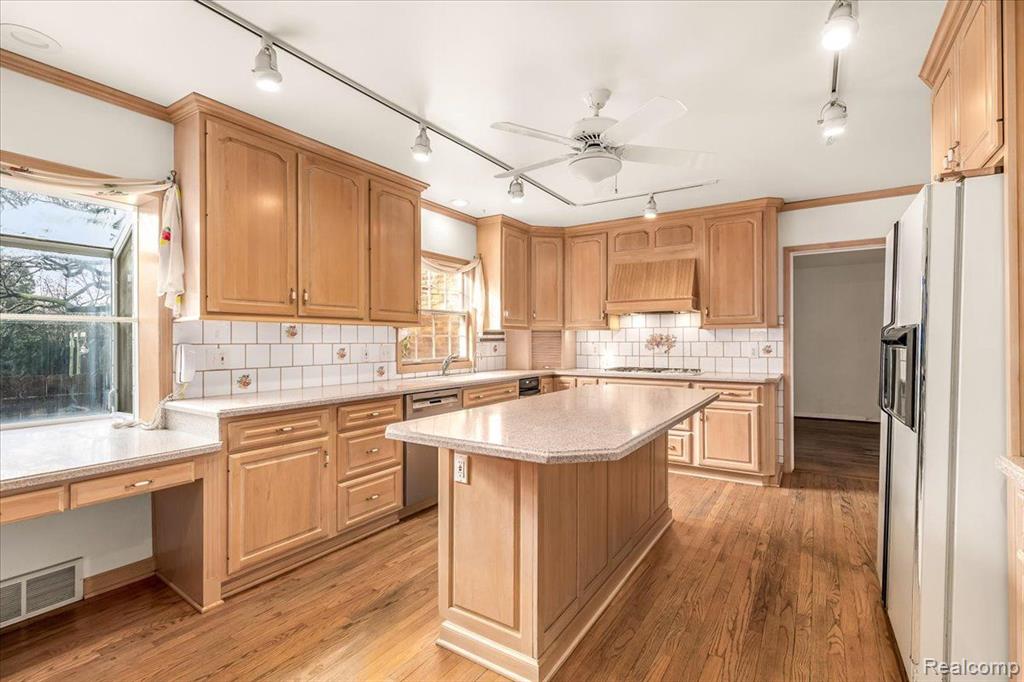 125 Stephens Road Grosse Pointe Farms, MI 48236 - Photo 8 of 50