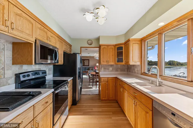 $750,000 | 998 Kohlman Court, Maplewood, MN 55109