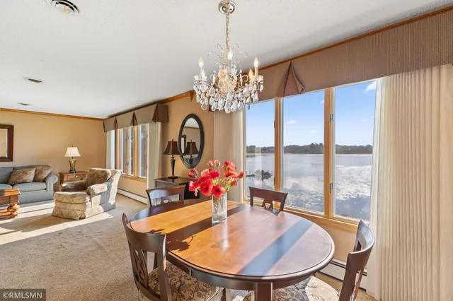 $725,000 | 998 Kohlman Court, Maplewood, MN 55109