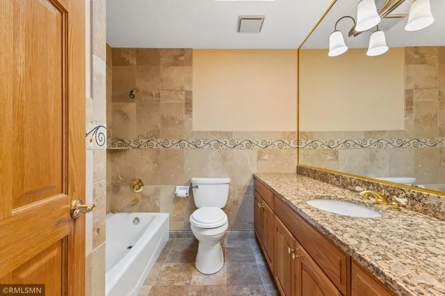 $725,000 | 998 Kohlman Court, Maplewood, MN 55109