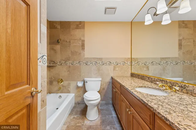 $750,000 | 998 Kohlman Court, Maplewood, MN 55109