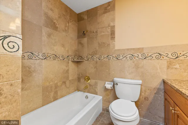 $750,000 | 998 Kohlman Court, Maplewood, MN 55109