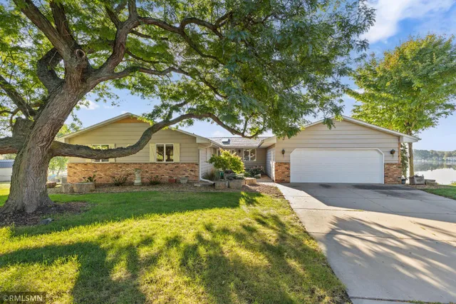 $725,000 | 998 Kohlman Court, Maplewood, MN 55109