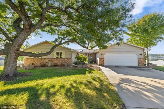 $750,000 | 998 Kohlman Court, Maplewood, MN 55109