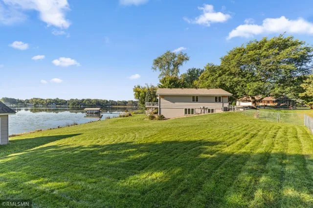 $725,000 | 998 Kohlman Court, Maplewood, MN 55109