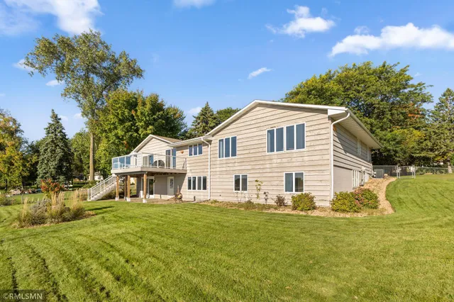 $750,000 | 998 Kohlman Court, Maplewood, MN 55109