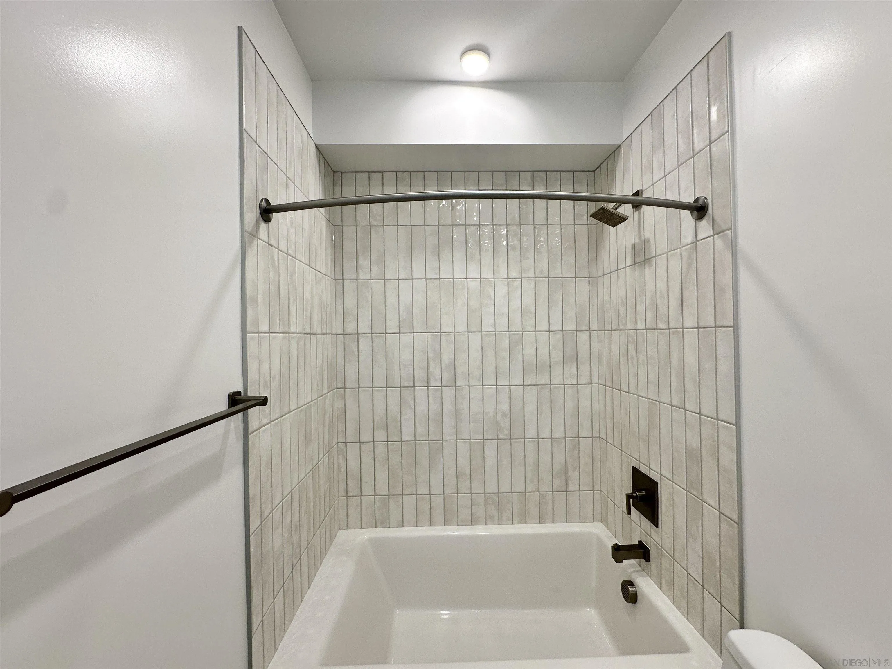 7290 Ponto Drive West, Unit 7132 Carlsbad, CA 92011 - Photo 33 of 44 a bathroom with a shower and a bath tub