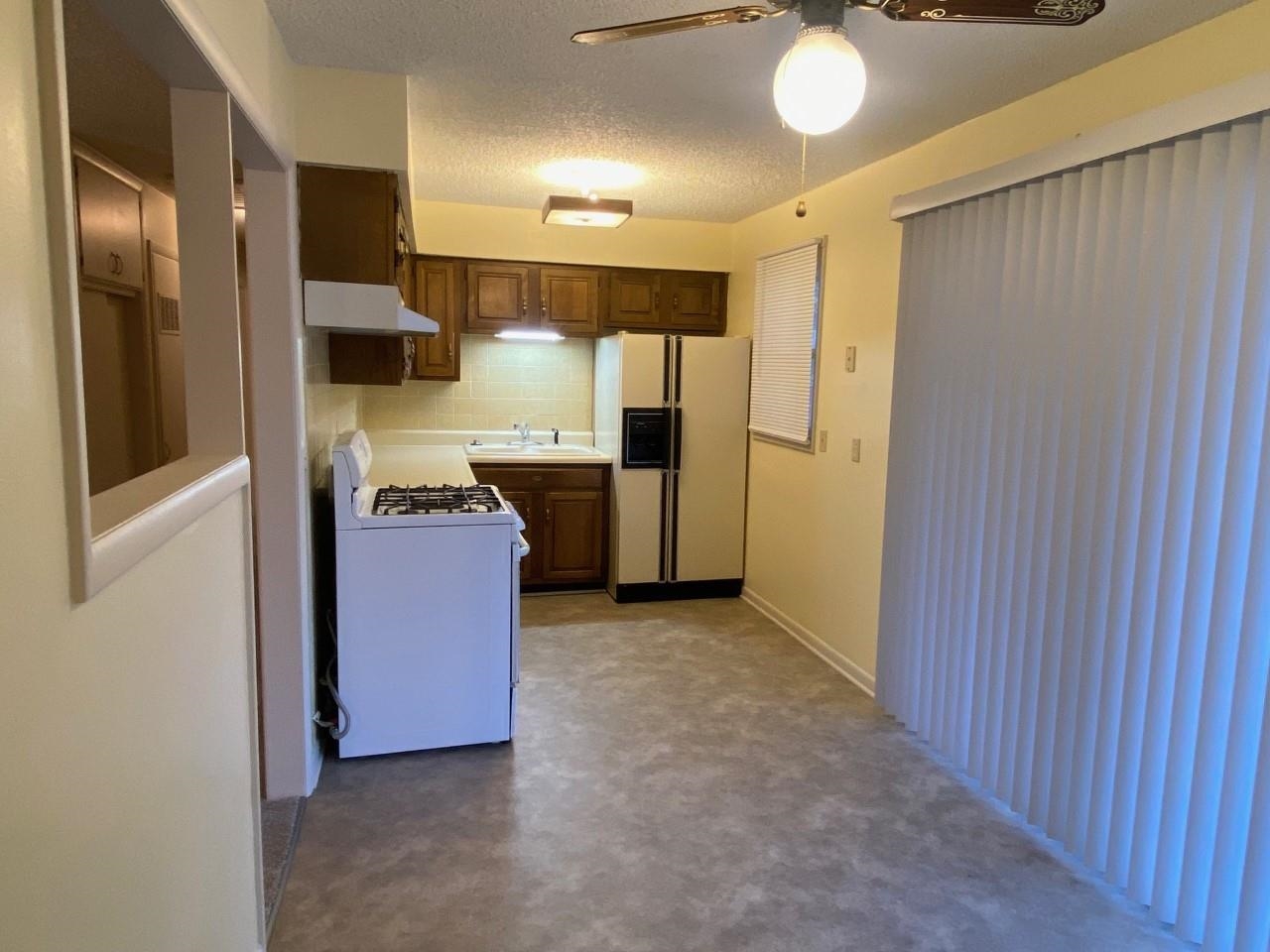 1225 Golf Street Augusta, KS 67010 - Photo 8 of 25