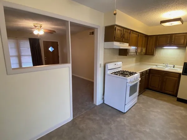 $129,500 | 1225 Golf Street, Augusta, KS 67010