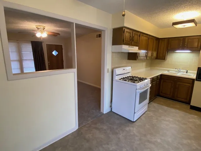 $129,500 | 1225 Golf Street, Augusta, KS 67010