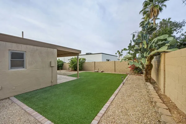 $2,400 | 17024 East Calle Del Sol, Fountain Hills, AZ 85268