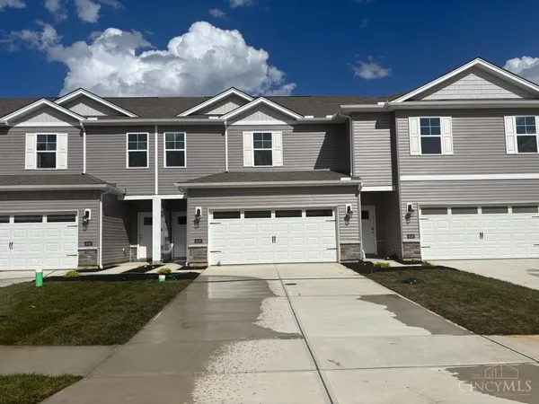 $299,900 | 4038 Willow Grv Drive, Amelia, OH 45102