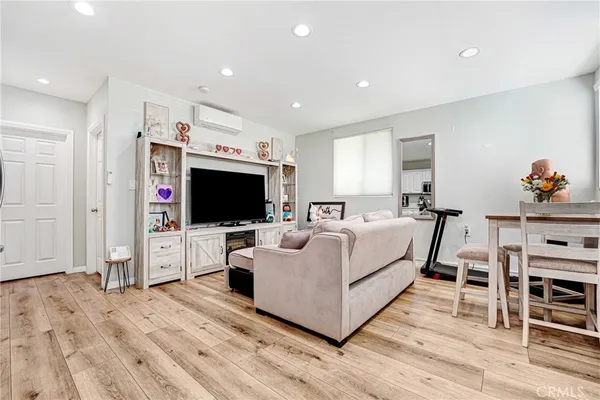 $1,100,000 | 6659 Zelzah Avenue, Reseda, CA 91335