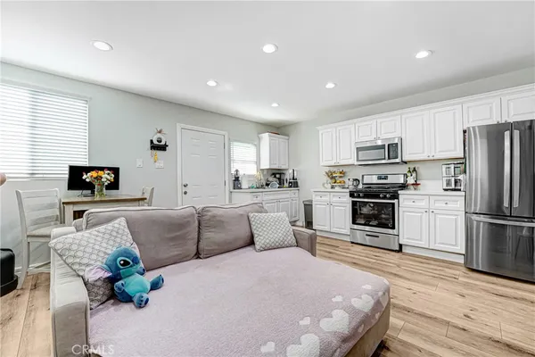 $1,100,000 | 6659 Zelzah Avenue, Reseda, CA 91335