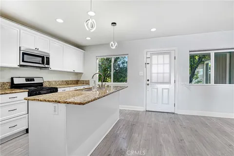 $1,100,000 | 6659 Zelzah Avenue, Reseda, CA 91335