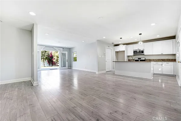 $1,100,000 | 6659 Zelzah Avenue, Reseda, CA 91335