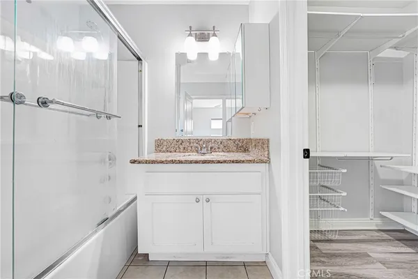 $1,100,000 | 6659 Zelzah Avenue, Reseda, CA 91335