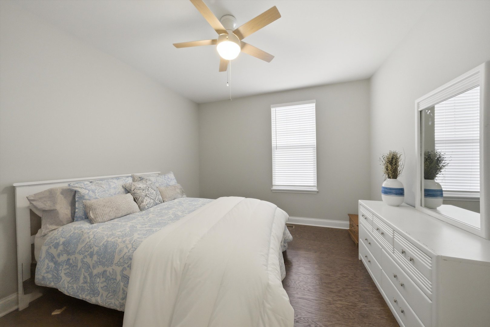 76 Somerset Circle Wheaton, IL 60189 - Photo 26 of 40 a spacious bedroom with a bed and a chandelier