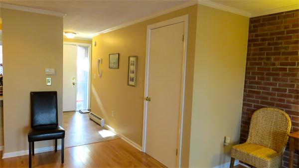 8 Sutton Court, Unit 8 Amherst, MA 01002 - Photo 4 of 29