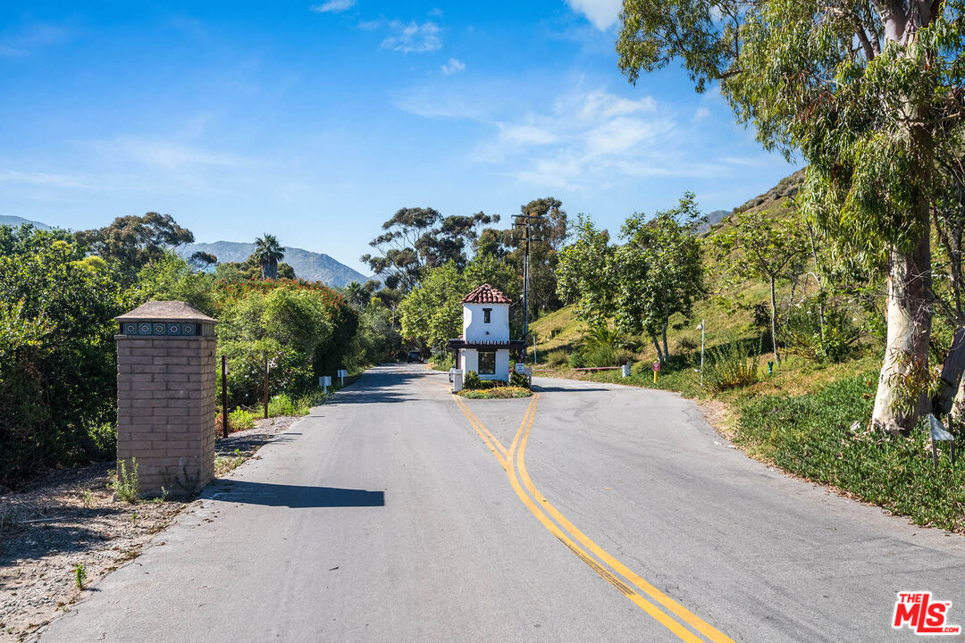 3557 Serra Road Malibu, CA 90265 - Photo 32 of 32