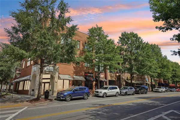 $2,800 | 1430 Dresden Drive Northeast, Unit 225, Brookhaven, GA 30319