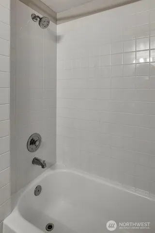 $288,888 | 300 10th Avenue, Unit B205, Seattle, WA 98122