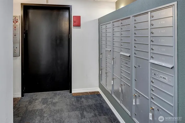 $288,888 | 300 10th Avenue, Unit B205, Seattle, WA 98122