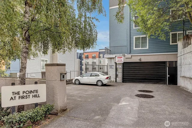 $288,888 | 300 10th Avenue, Unit B205, Seattle, WA 98122